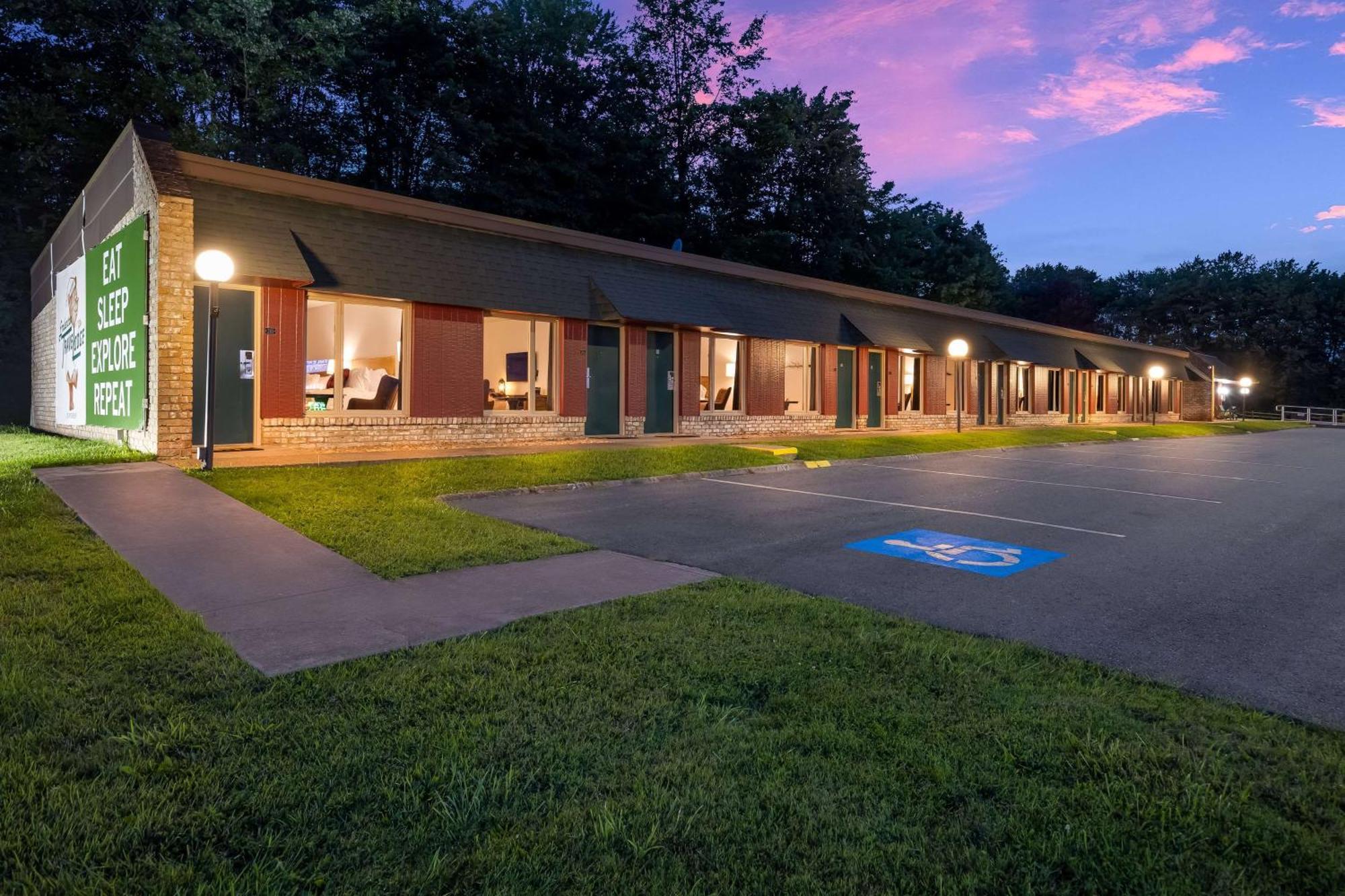 Travelodge By Wyndham Emlenton エクステリア 写真