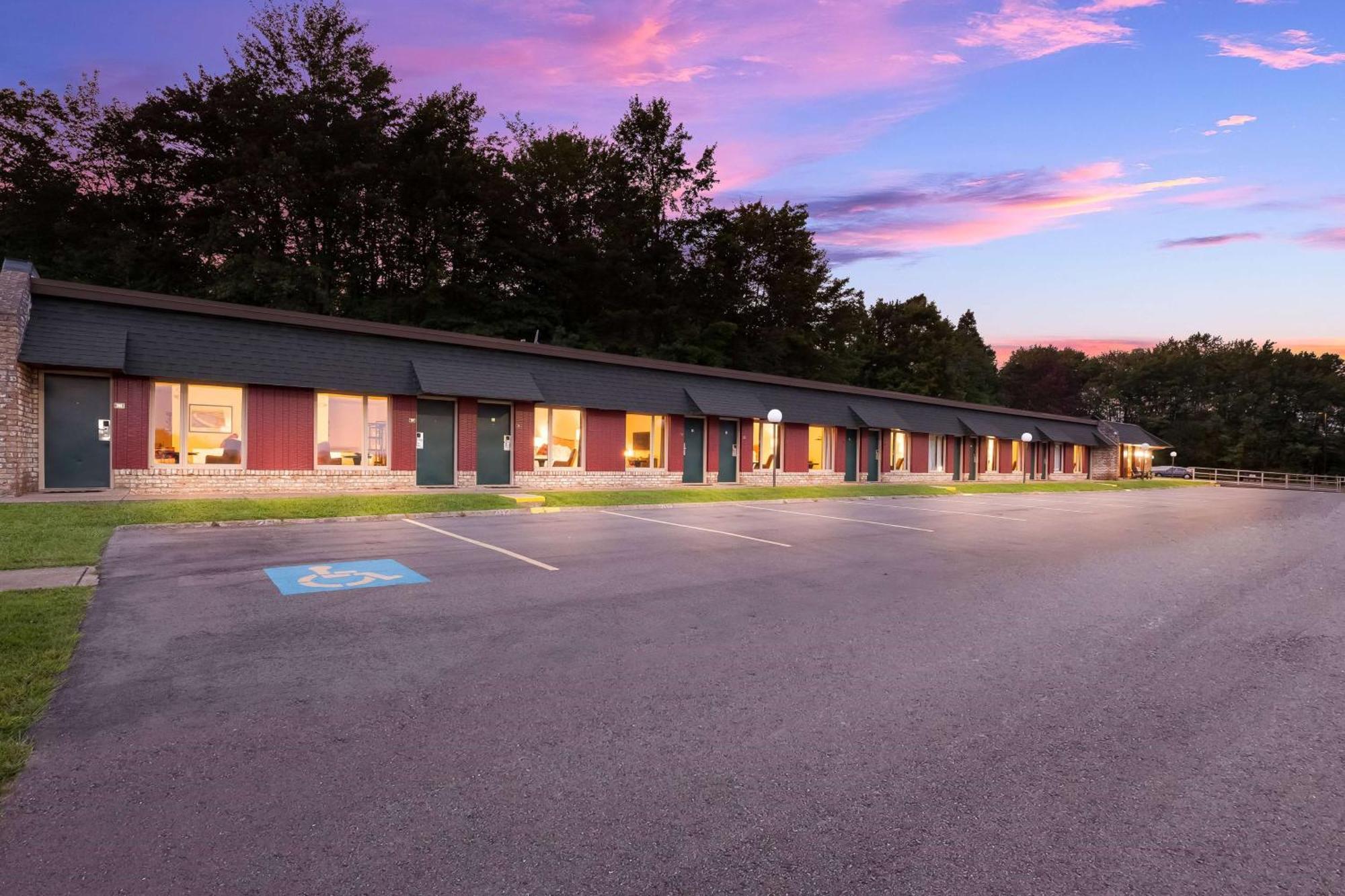 Travelodge By Wyndham Emlenton エクステリア 写真