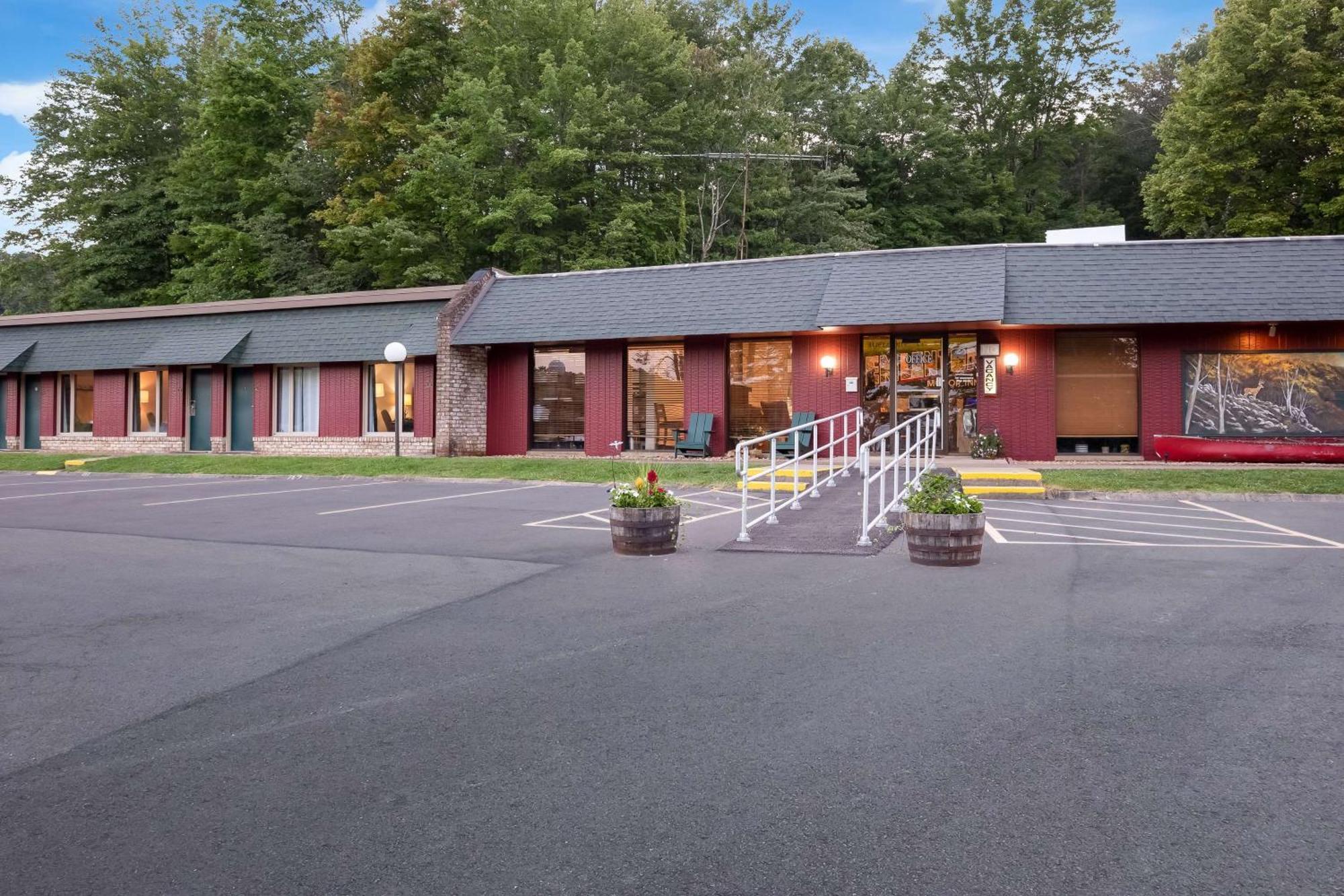 Travelodge By Wyndham Emlenton エクステリア 写真