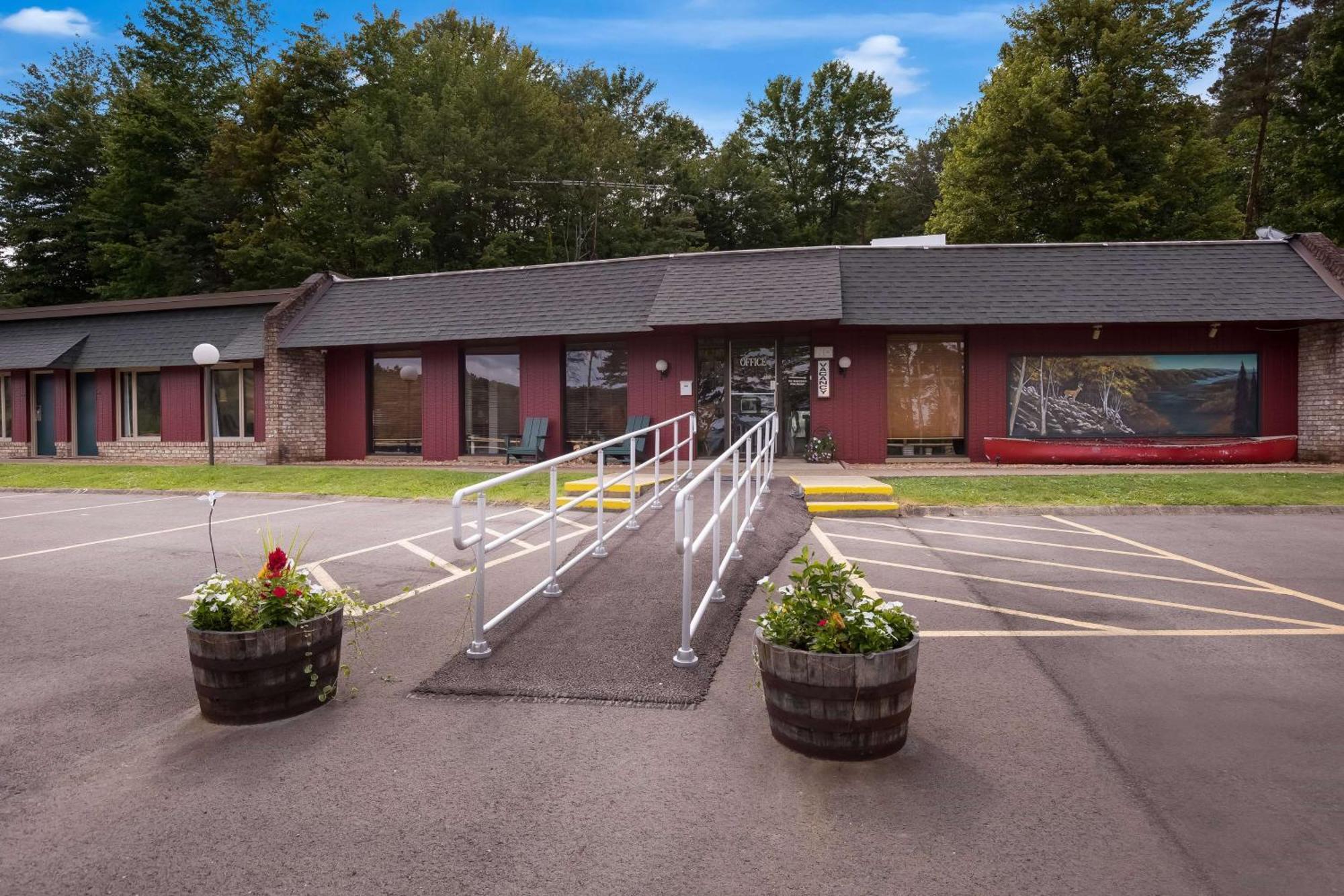 Travelodge By Wyndham Emlenton エクステリア 写真